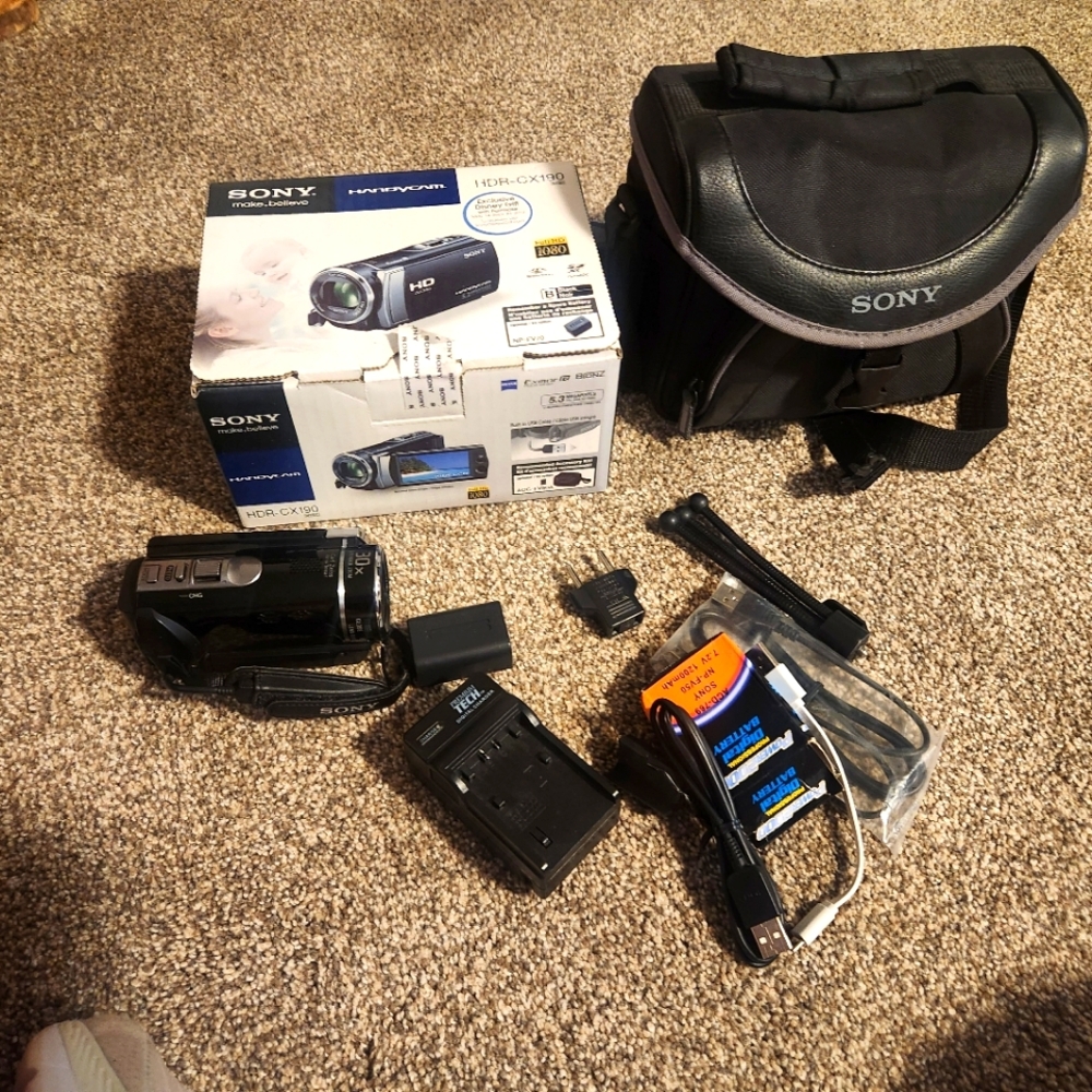 HDR -CX190 HANDYCAM LOT
